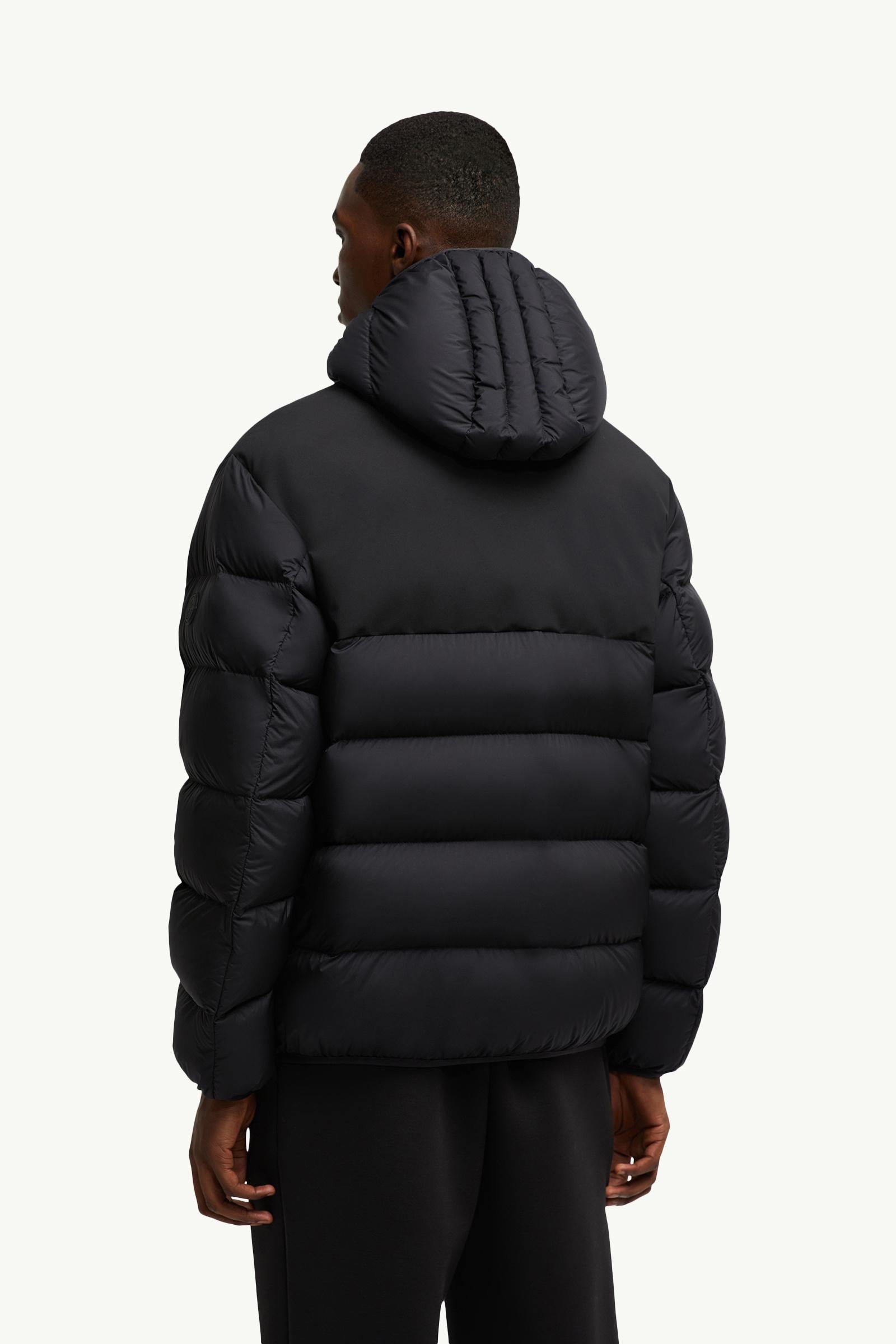 Veumont Hooded Short Down Jacket